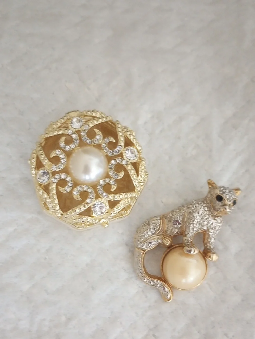 Cat Brooch and Keep Sake Trinket Box - Picture 6 of 6